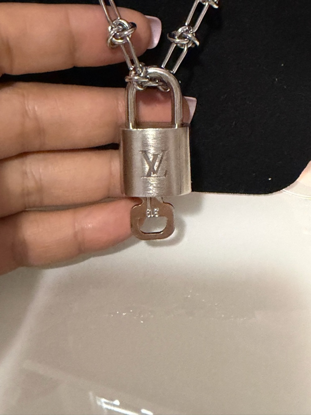 Louis Vuitton Silver Padlock with 18k gold plated set. Number # 319 🩶 - Picture 6 of 9